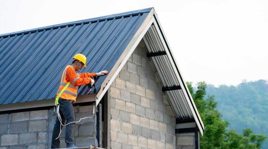 Professional gutter cleaning in Quincy, IL